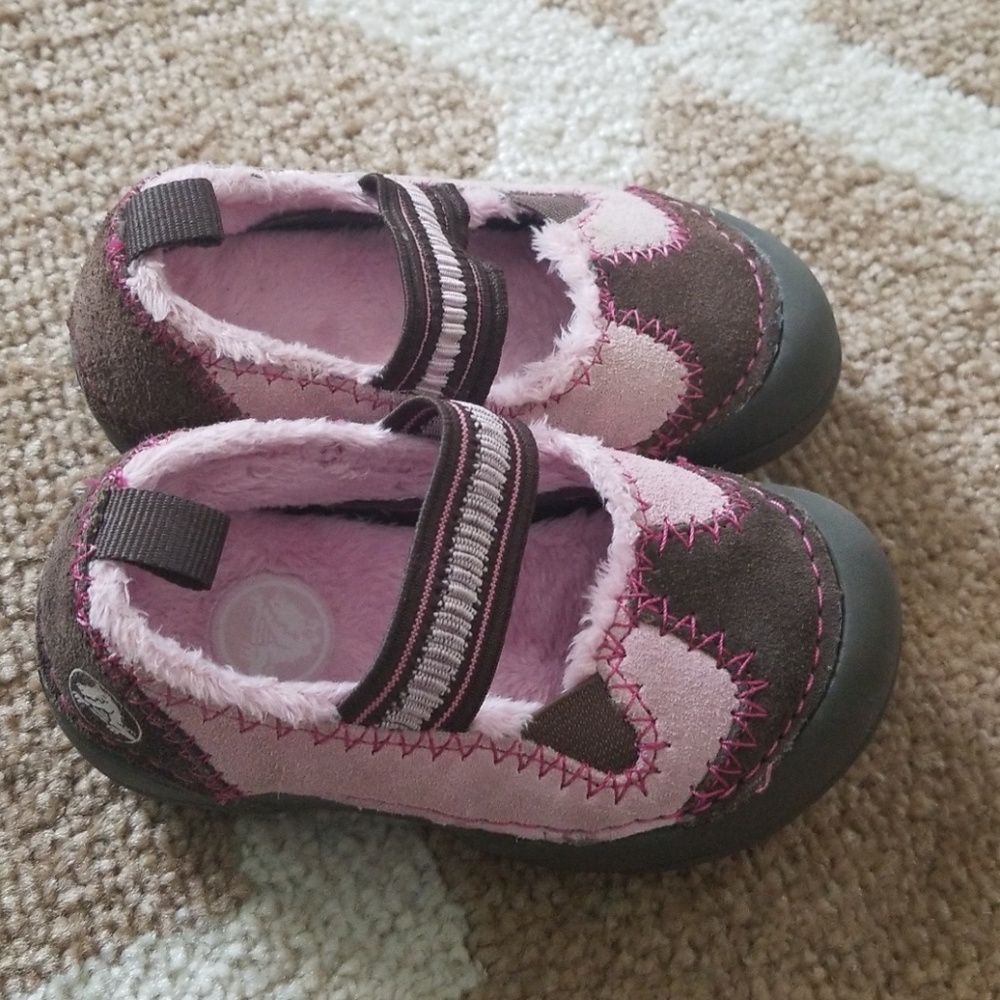 Toddler Girls Pink SUEDE Crocs Shoes Size 6